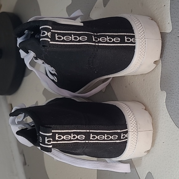 NWT Bebe Girls High Top Sneakers Black & White Size 12 - Picture 3 of 7